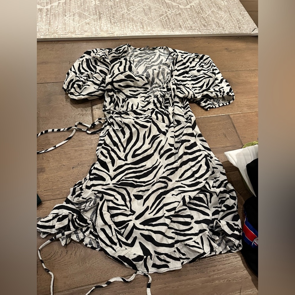 Elegant Zebra Print Long Sleeve Dress